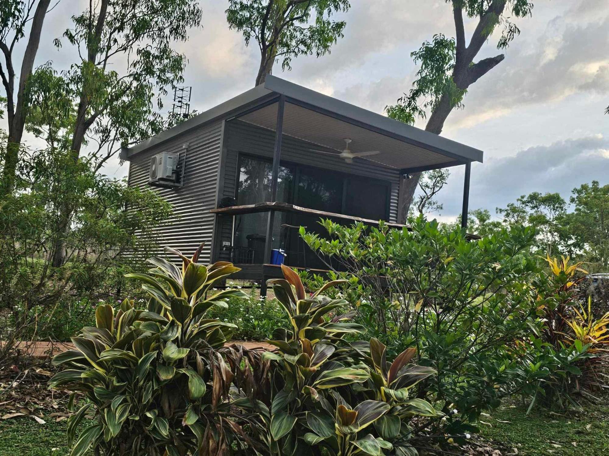 Litchfield Tropical Stay Batchelor ภายนอก รูปภาพ