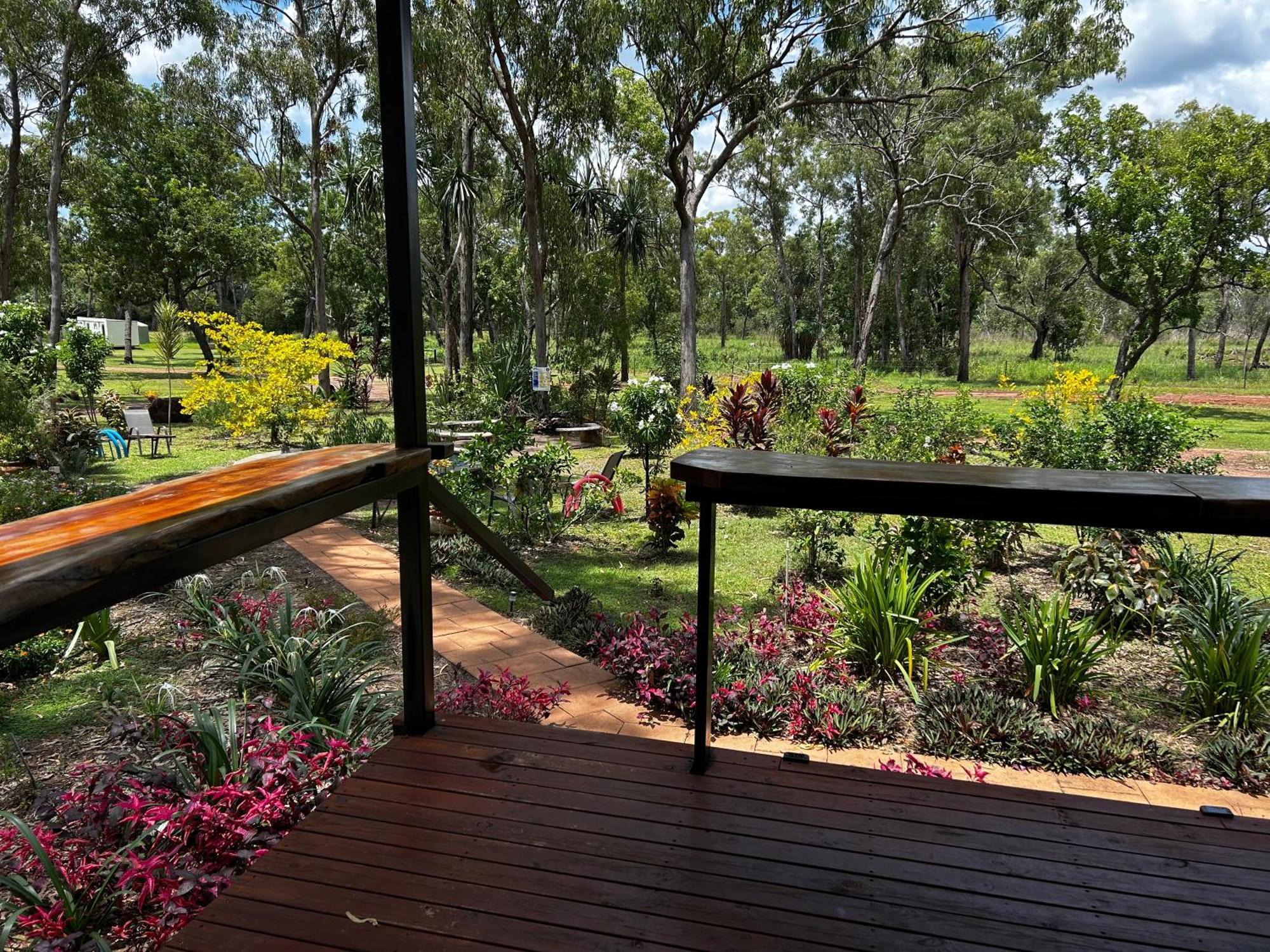 Litchfield Tropical Stay Batchelor ภายนอก รูปภาพ