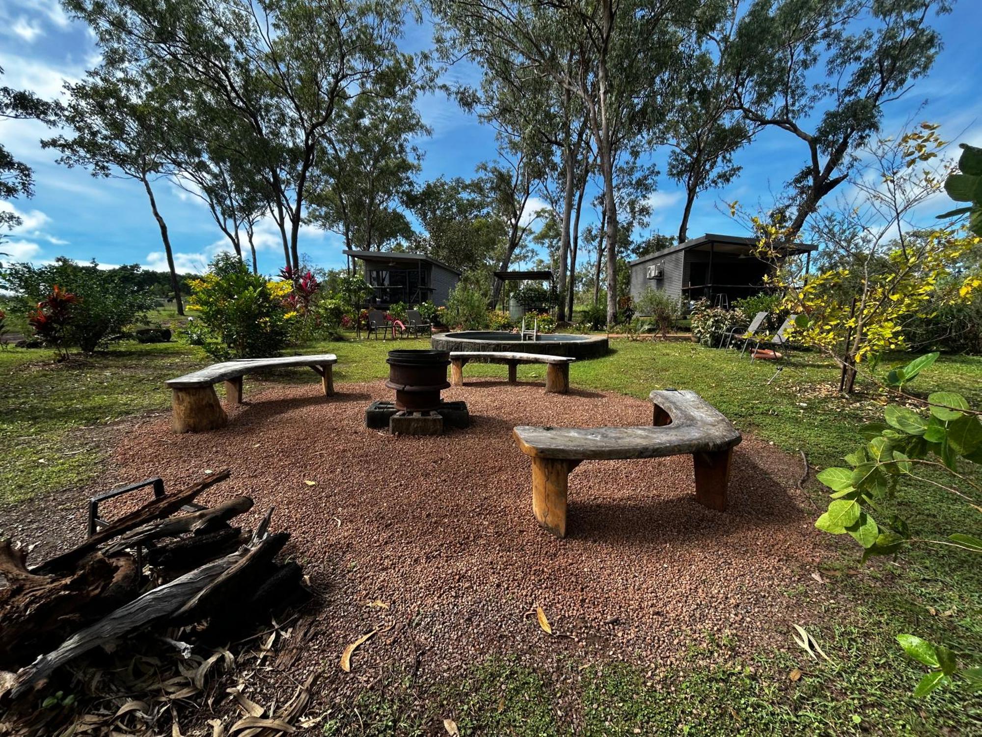 Litchfield Tropical Stay Batchelor ภายนอก รูปภาพ